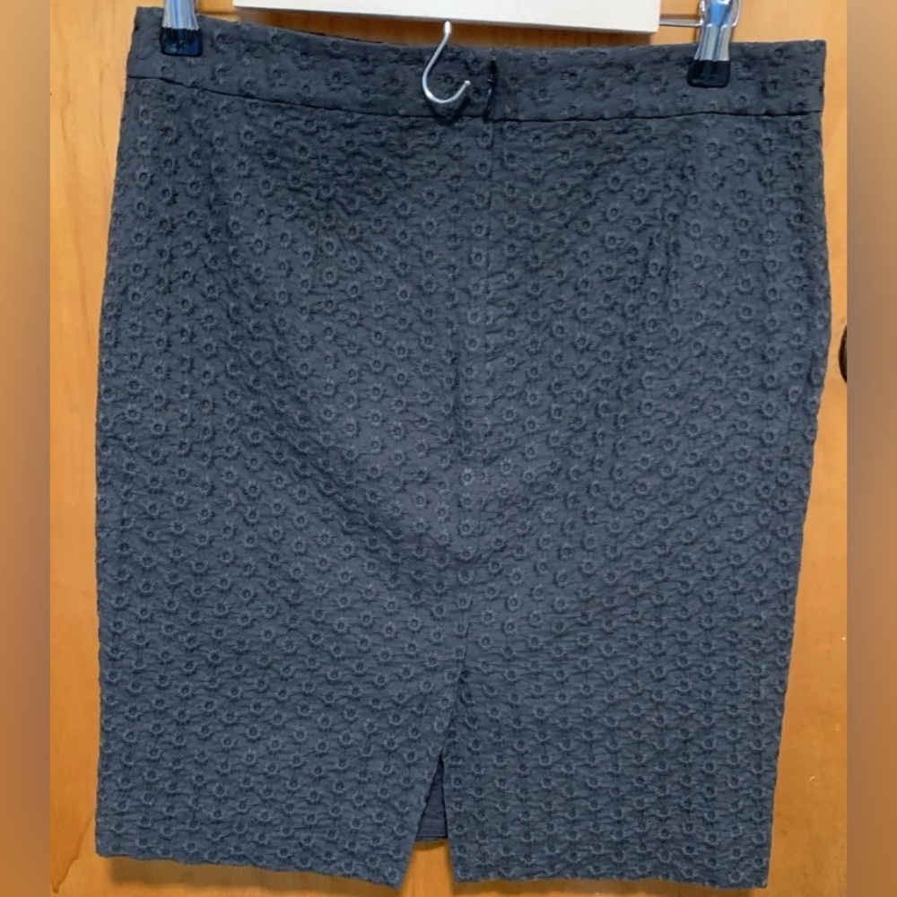 J Crew Skirt Charcoal Gray Embroidered Flowers Background Pencil Cotton Size 8 - Picture 4 of 9